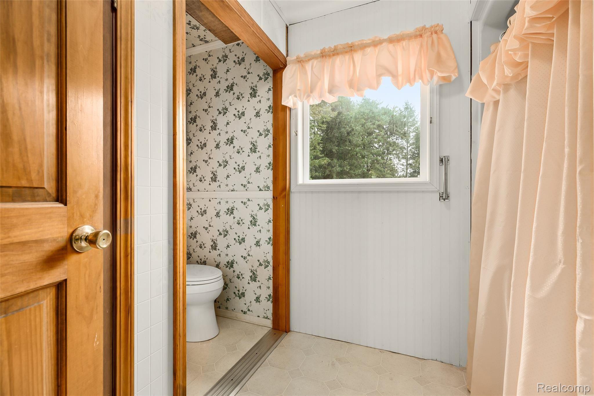1951 Ida Maybee Road Monroe, MI 48162 - Photo 27 of 40 26.Bathroom