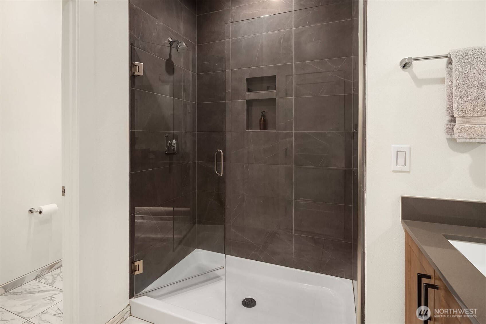 9632 Northeast 183rd Street, Unit B Bothell, WA 98011 - Photo 22 of 36
