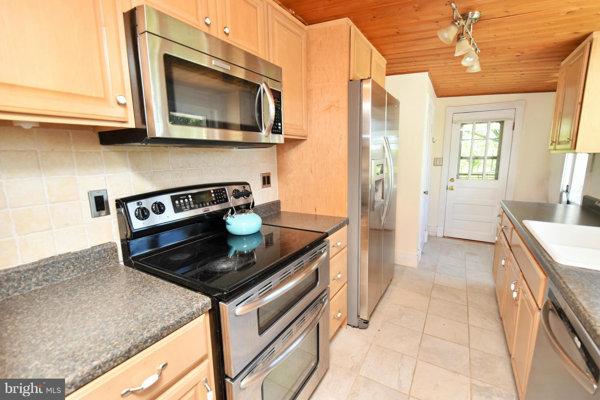 2011 Salem Church Road Stephens City, VA 22655 - Photo 11 of 30 Kitchen with Stainless Appliances
