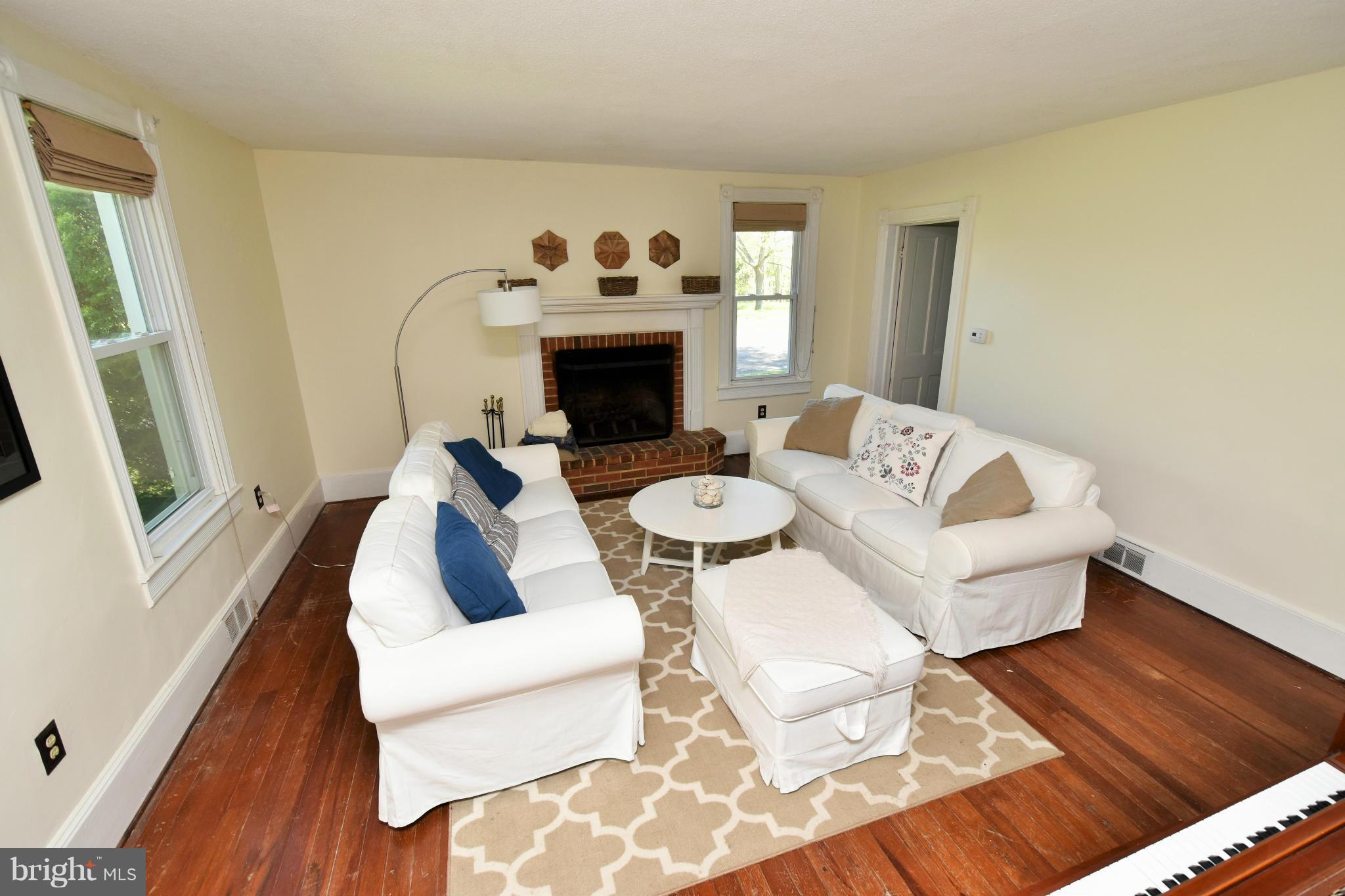 2011 Salem Church Road Stephens City, VA 22655 - Photo 9 of 30 Living Room