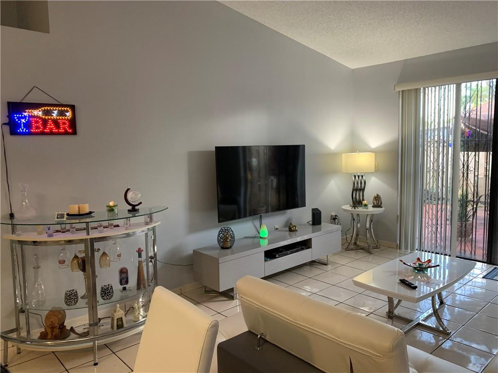 6742 Northwest 189th Terrace Hialeah, FL 33015 - Photo 4 of 8 Photo 4