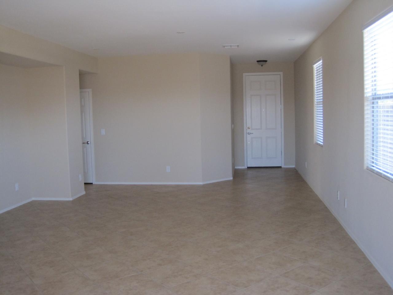 38204 North Raleigh Way Phoenix, AZ 85086 - Photo 4 of 8 Living Room