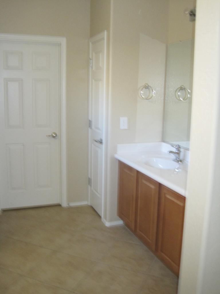 38204 North Raleigh Way Phoenix, AZ 85086 - Photo 6 of 8 Bathroom