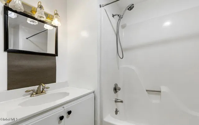 $2,400 | 24 Thimbleberry Road, Malta, NY 12020