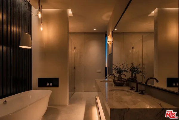 $35,000 | 530 North La Jolla Avenue, Los Angeles, CA 90048