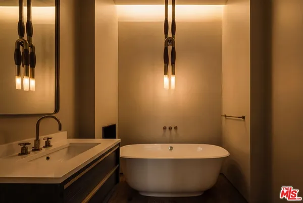 $35,000 | 530 North La Jolla Avenue, Los Angeles, CA 90048