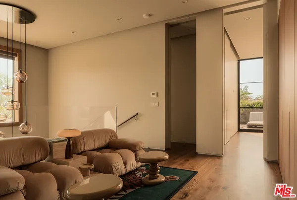 $35,000 | 530 North La Jolla Avenue, Los Angeles, CA 90048