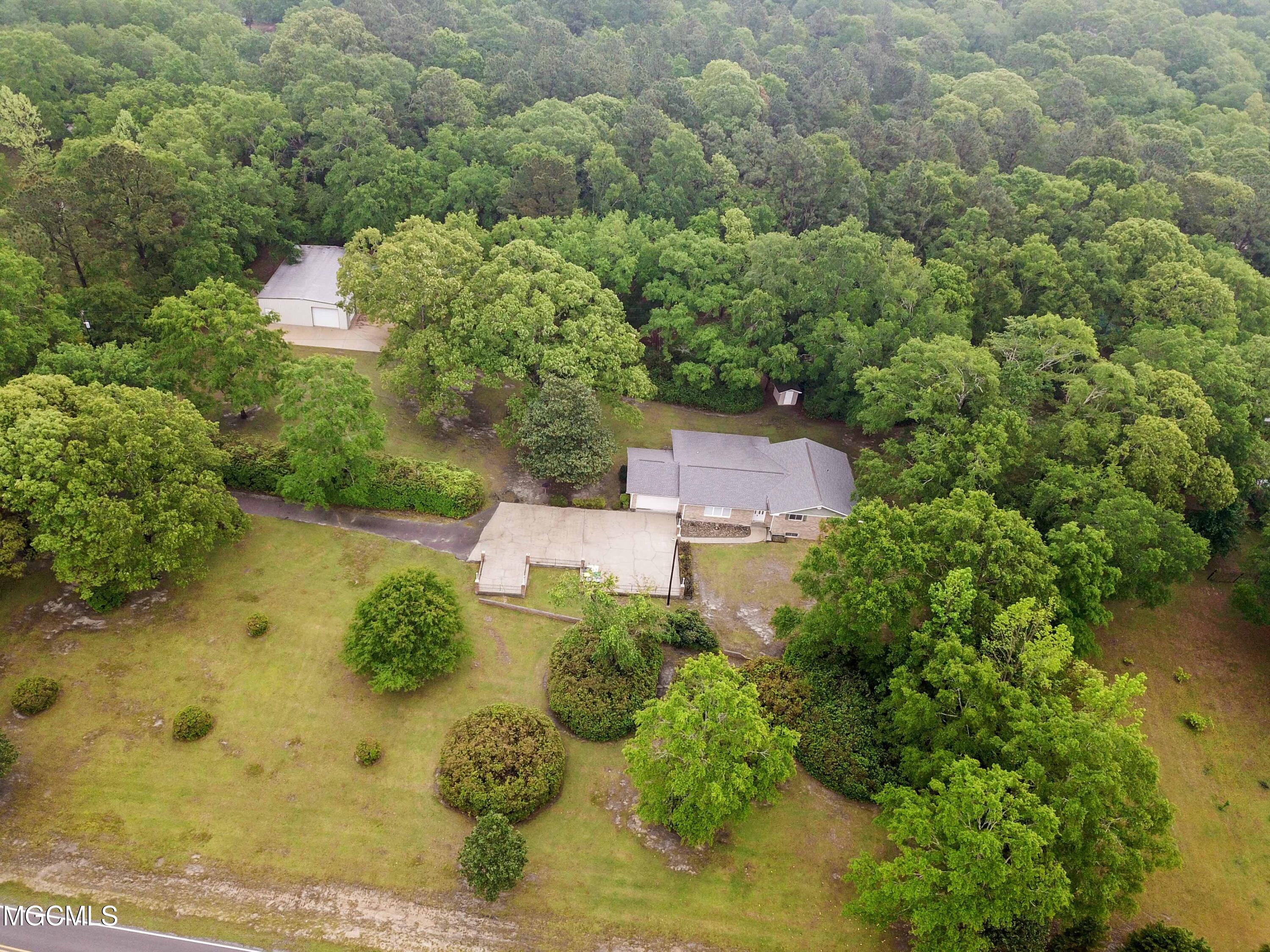 22216 Ellis Hamilton Road Moss Point, MS 39562 - Photo 5 of 51 6CC68491-CA6F-4FEC-9E40-EA0BAD49AD51