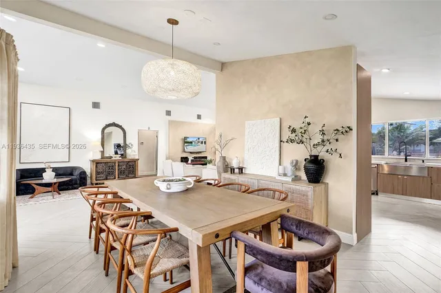 $1,395,000 | 2570 Northeast 201st Street, Miami, FL 33180