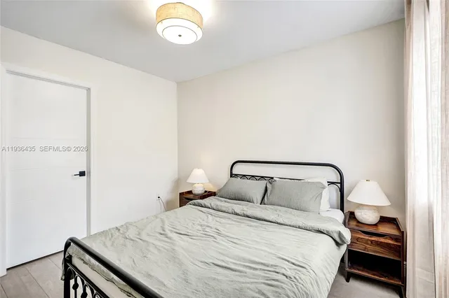 $1,395,000 | 2570 Northeast 201st Street, Miami, FL 33180