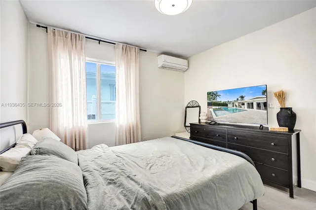 $1,395,000 | 2570 Northeast 201st Street, Miami, FL 33180