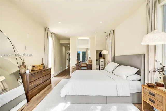 $1,395,000 | 2570 Northeast 201st Street, Miami, FL 33180