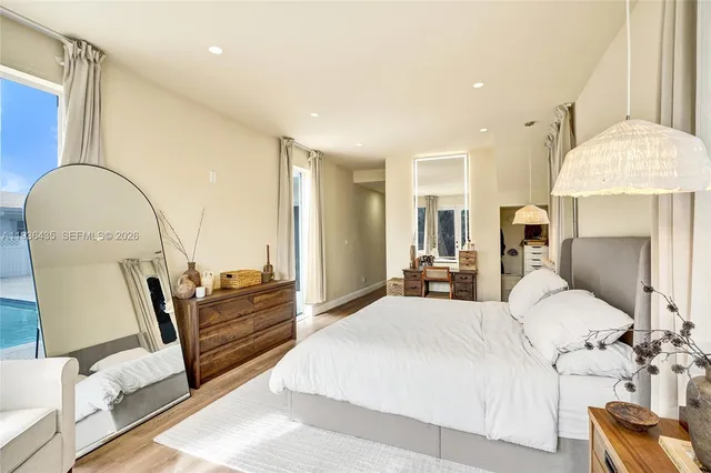 $1,395,000 | 2570 Northeast 201st Street, Miami, FL 33180