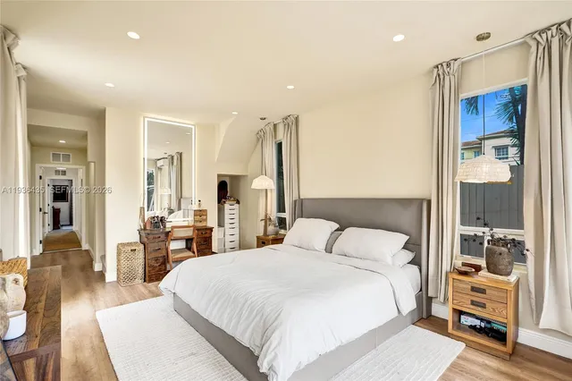 $1,395,000 | 2570 Northeast 201st Street, Miami, FL 33180