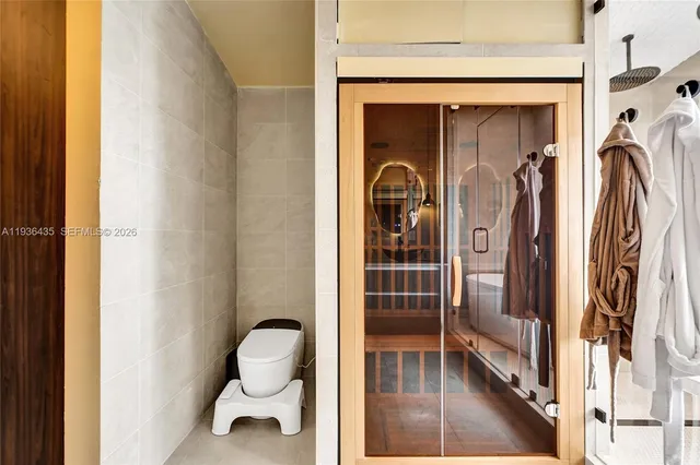 $1,395,000 | 2570 Northeast 201st Street, Miami, FL 33180