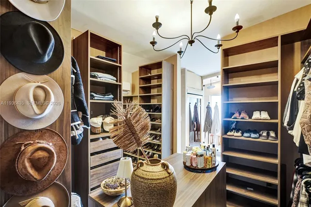 $1,395,000 | 2570 Northeast 201st Street, Miami, FL 33180