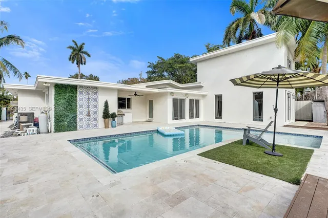 $1,395,000 | 2570 Northeast 201st Street, Miami, FL 33180