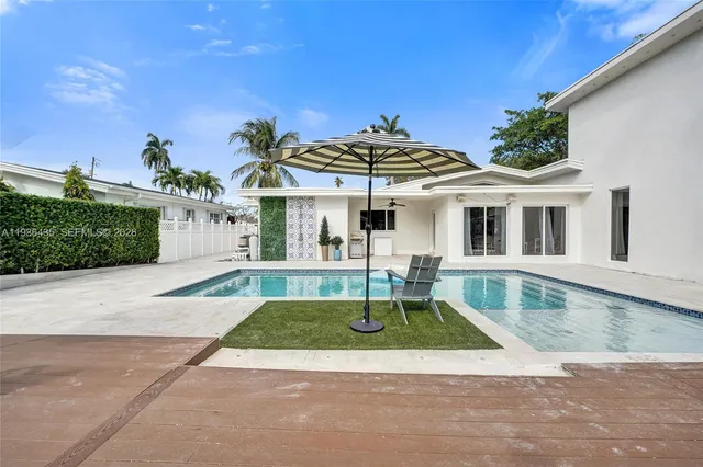 $1,395,000 | 2570 Northeast 201st Street, Miami, FL 33180