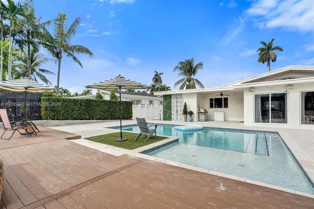 $1,395,000 | 2570 Northeast 201st Street, Miami, FL 33180