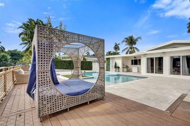 $1,395,000 | 2570 Northeast 201st Street, Miami, FL 33180