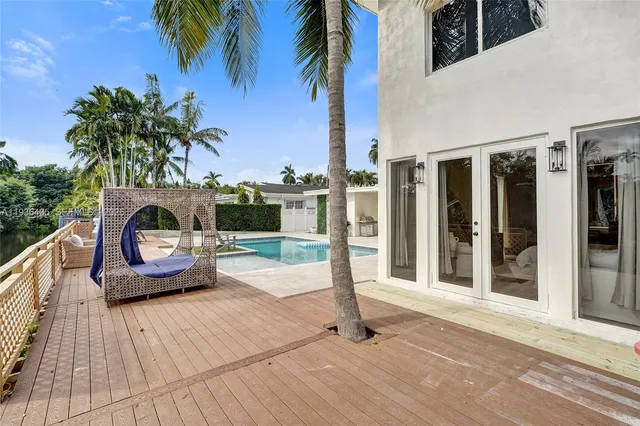 $1,395,000 | 2570 Northeast 201st Street, Miami, FL 33180