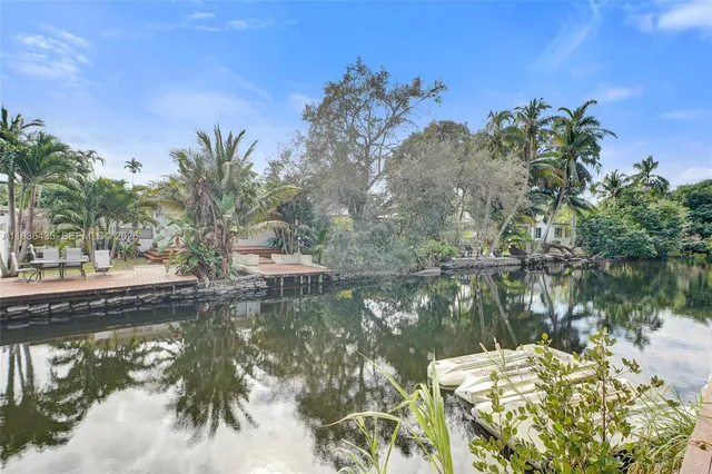 $1,395,000 | 2570 Northeast 201st Street, Miami, FL 33180