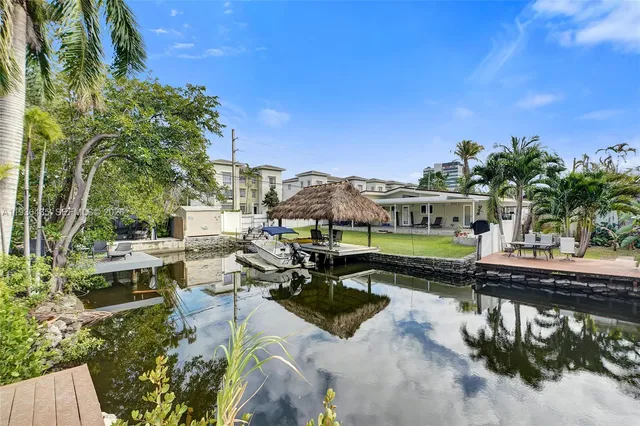 $1,395,000 | 2570 Northeast 201st Street, Miami, FL 33180