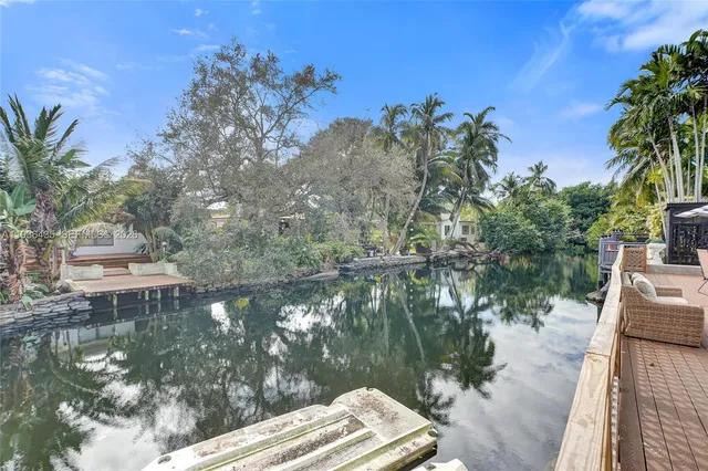 $1,395,000 | 2570 Northeast 201st Street, Miami, FL 33180