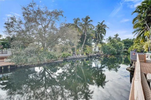 $1,395,000 | 2570 Northeast 201st Street, Miami, FL 33180