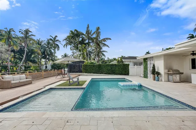 $1,395,000 | 2570 Northeast 201st Street, Miami, FL 33180
