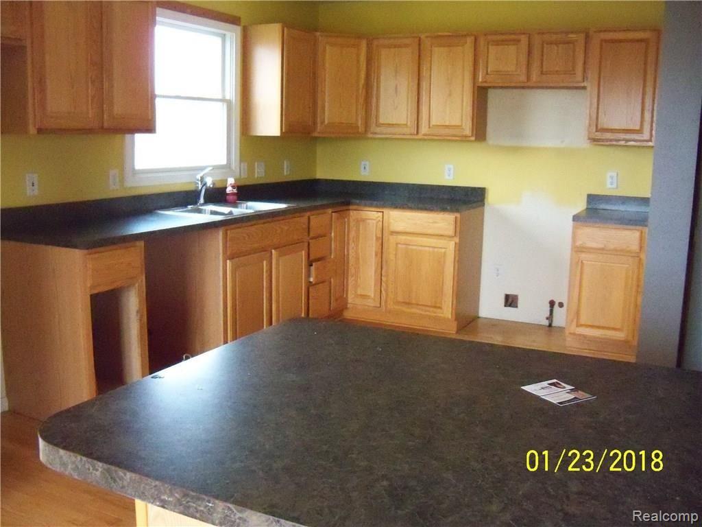 6537 Sharpe Road Fowlerville, MI 48836 - Photo 8 of 24 Kitchen