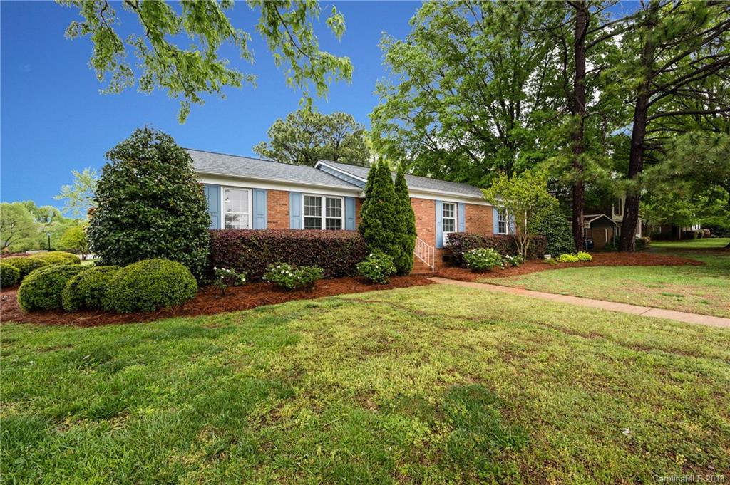 1301 Reid Harkey Road Matthews, NC 28105 - Photo 2 of 33 Gallery Image 2