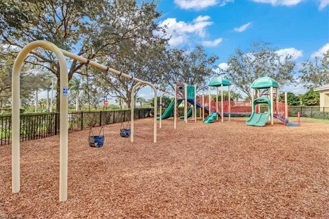 $430,000 | 2391 Heydon Circle East, Naples, FL 34120