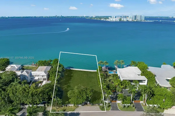 $39,500,000 | 5840 North Bay Road, Miami Beach, FL 33140