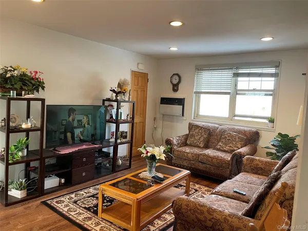 $449,000 | 58-28 251st Street, Unit UPPR | Little Neck