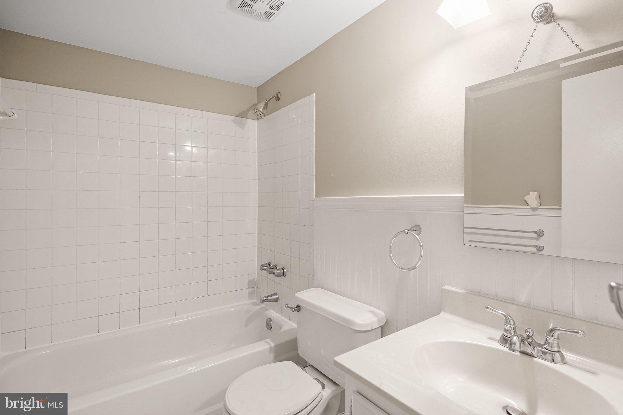 8205 Tall Trees Court Ellicott City, MD 21043 - Photo 28 of 37 Second full bathroom