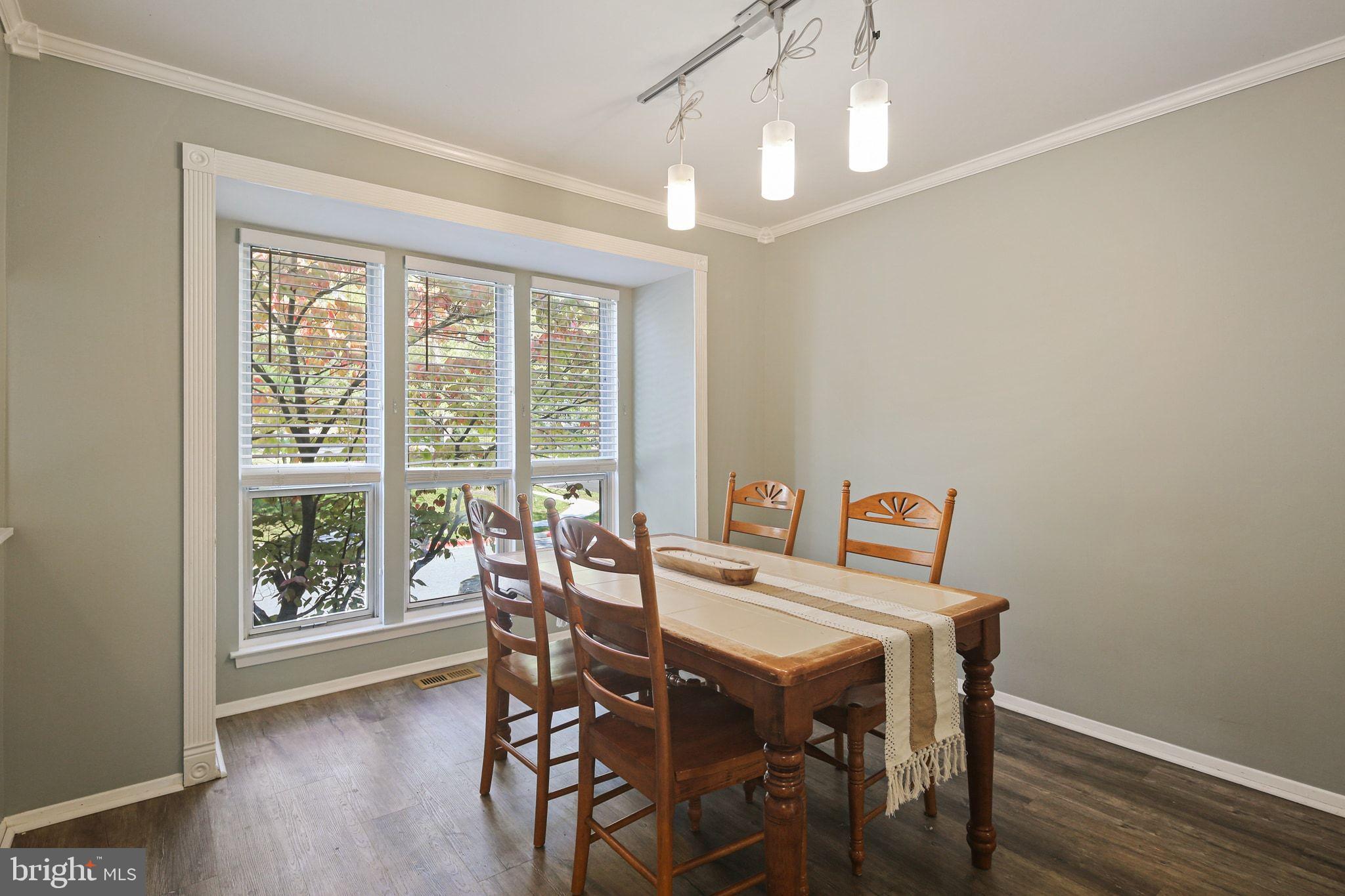 8205 Tall Trees Court Ellicott City, MD 21043 - Photo 5 of 37