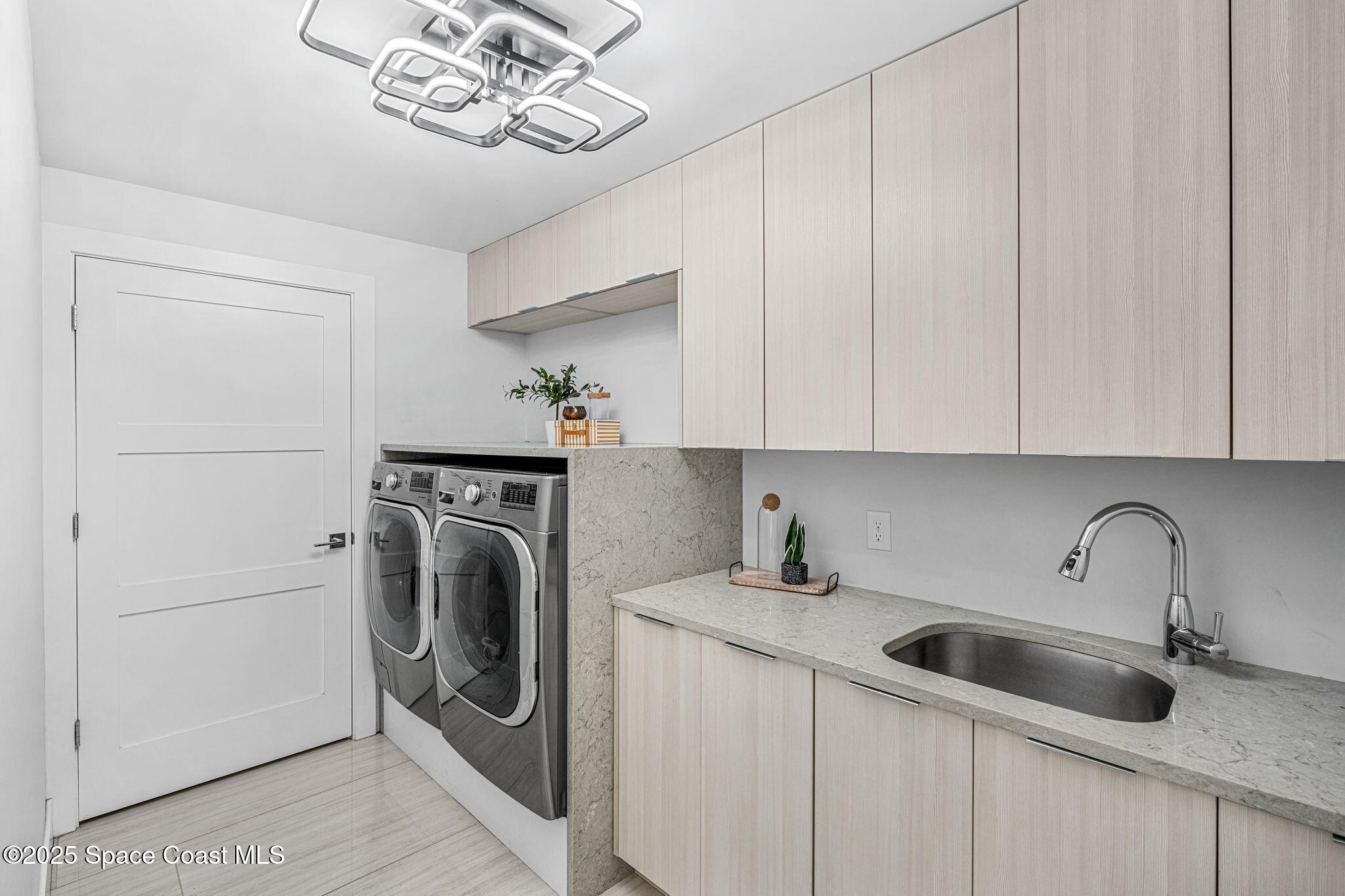 6225 Capstan Court Rockledge, FL 32955 - Photo 38 of 73 a utility room with sink dryer and washer