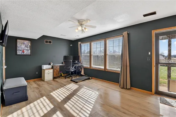 $347,500 | 714 South Sunset Lane, Raymore, MO 64083