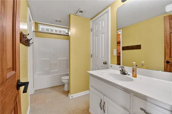 $347,500 | 714 South Sunset Lane, Raymore, MO 64083