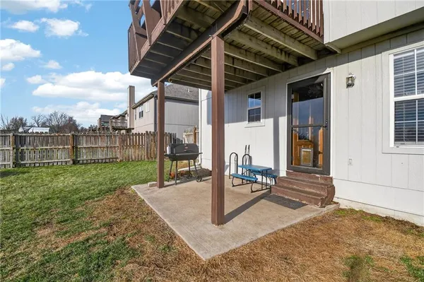 $347,500 | 714 South Sunset Lane, Raymore, MO 64083