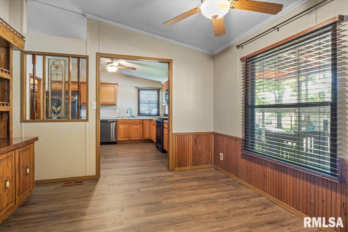 3725 North Peoria Road Springfield, IL 62702 - Photo 13 of 25