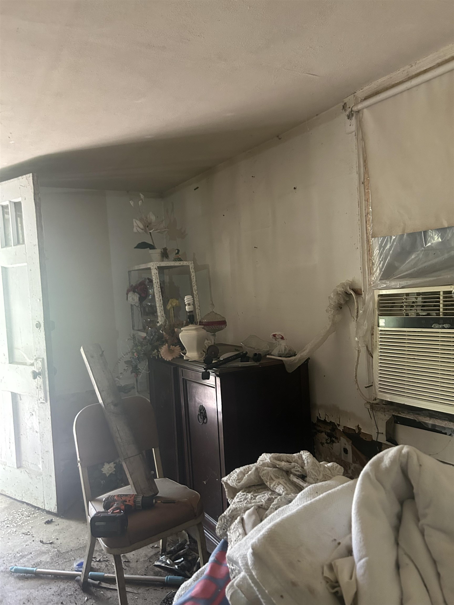 3058 Alta Road Memphis, TN 38109 - Photo 10 of 10 Miscellaneous room featuring cooling unit