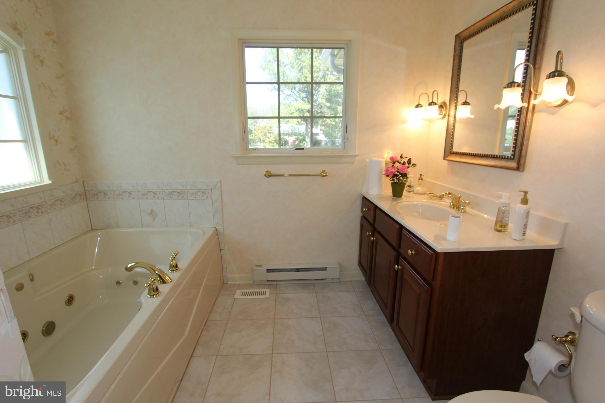 7901 Edgewood Farm Road Frederick, MD 21702 - Photo 11 of 29 Bath (Master)