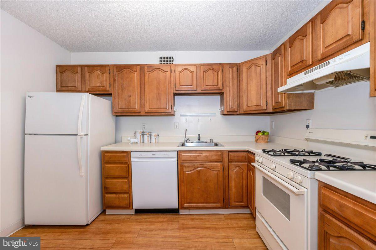 5225 Pooks Hill Road, Unit 616N Bethesda, MD 20814 - Photo 17 of 62 Kitchen
