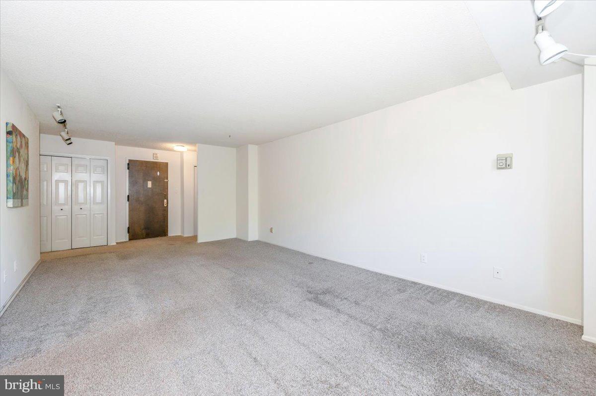 5225 Pooks Hill Road, Unit 616N Bethesda, MD 20814 - Photo 18 of 62 Living room