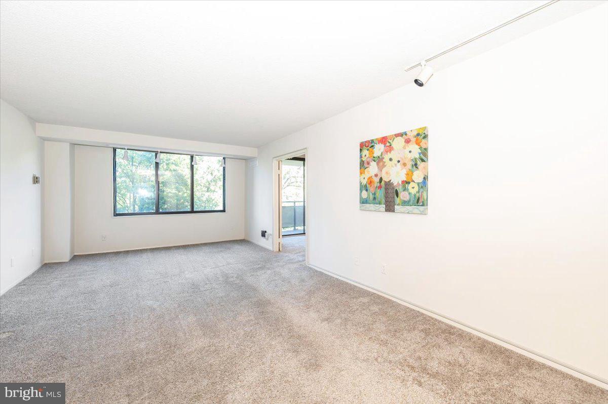 5225 Pooks Hill Road, Unit 616N Bethesda, MD 20814 - Photo 19 of 62 Living room