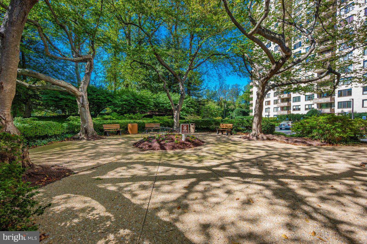 5225 Pooks Hill Road, Unit 616N Bethesda, MD 20814 - Photo 33 of 62 Outdoor space