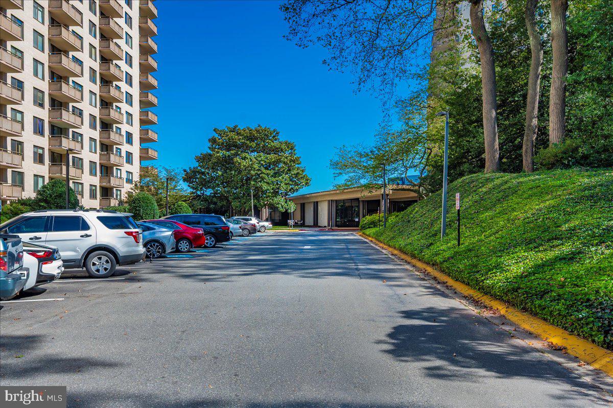 5225 Pooks Hill Road, Unit 616N Bethesda, MD 20814 - Photo 38 of 62 Exterior