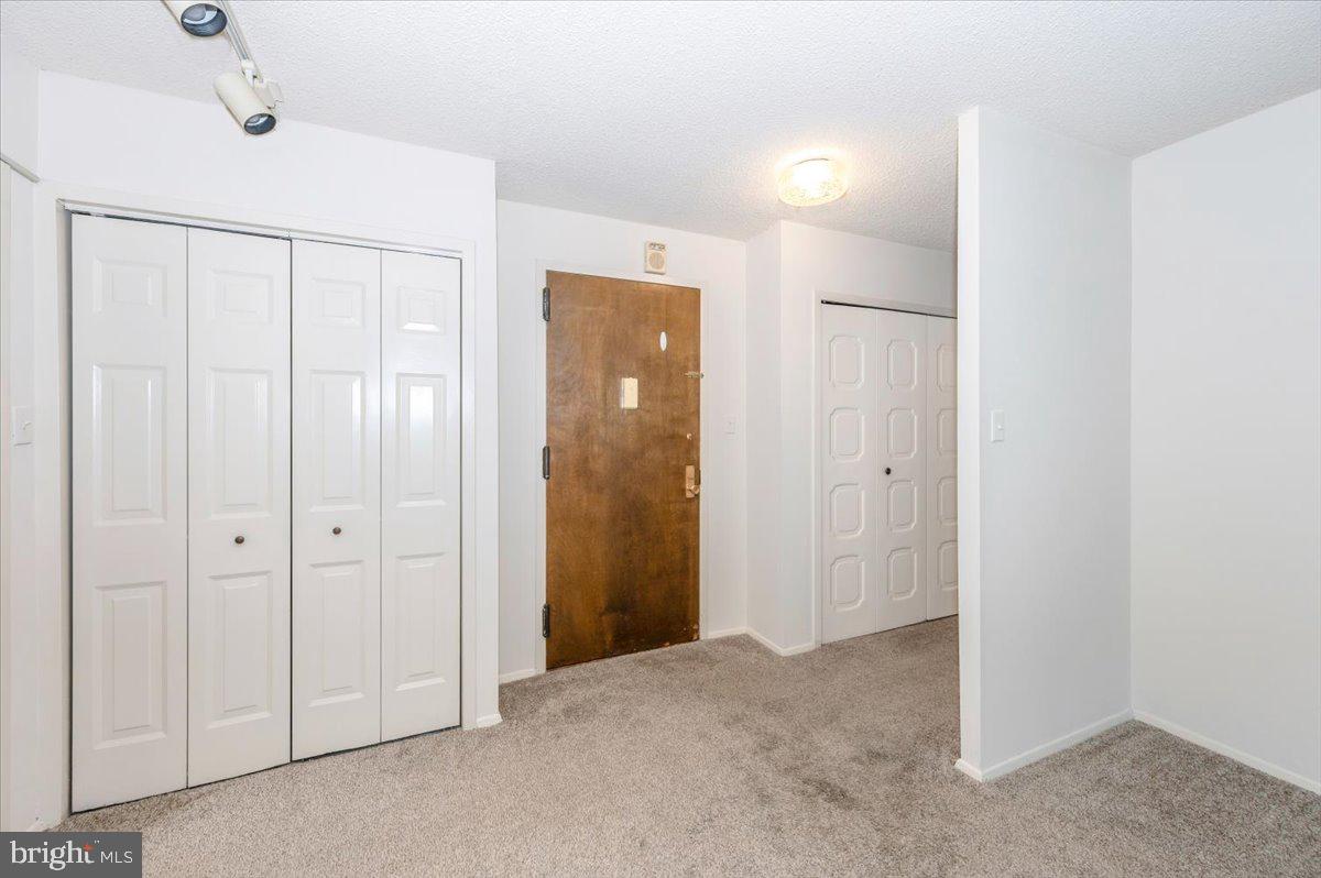 5225 Pooks Hill Road, Unit 616N Bethesda, MD 20814 - Photo 4 of 62 Entry